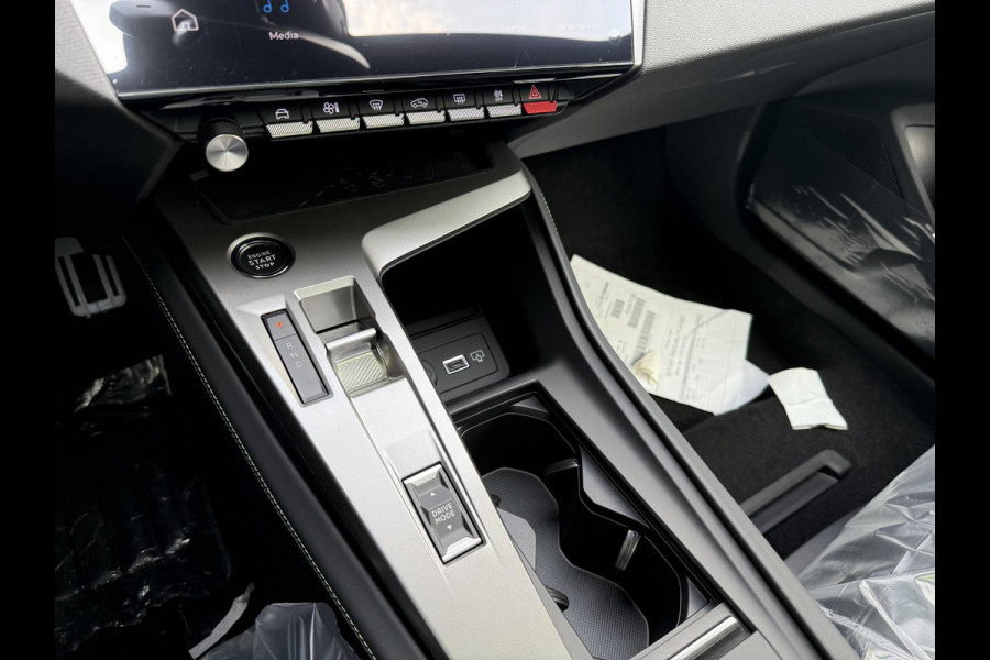 Peugeot e-408 GT 58 kWh NIEUWE AUTO 13KM!| FULL OPTION| PANO| FOCAL AUDIO| 360 CAMERA| ELEKTRISCHE ACHTERKLEP| ELEK. STOELEN| STOEL + STUURVERWARMING MET MASSAGE|