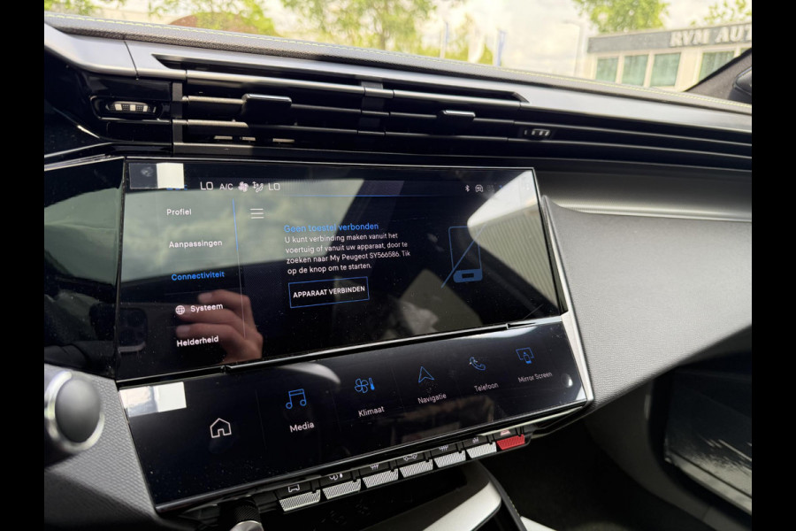 Peugeot e-408 GT 58 kWh NIEUWE AUTO 13KM!| FULL OPTION| PANO| FOCAL AUDIO| 360 CAMERA| ELEKTRISCHE ACHTERKLEP| ELEK. STOELEN| STOEL + STUURVERWARMING MET MASSAGE|