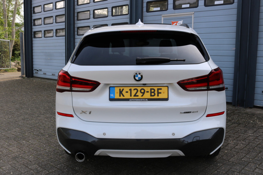 BMW X1 sDrive18i High Exe M-pakket Autom Xenon Navi Panodak T-haak Bj:2020