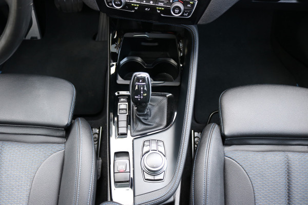 BMW X1 sDrive18i High Exe M-pakket Autom Xenon Navi Panodak T-haak Bj:2020