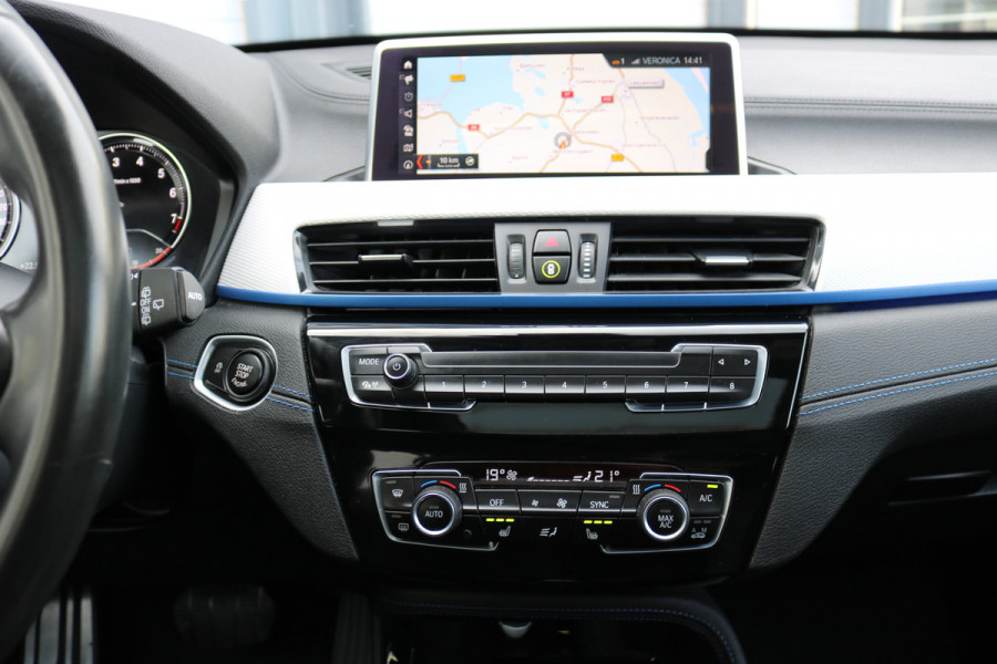 BMW X1 sDrive18i High Exe M-pakket Autom Xenon Navi Panodak T-haak Bj:2020