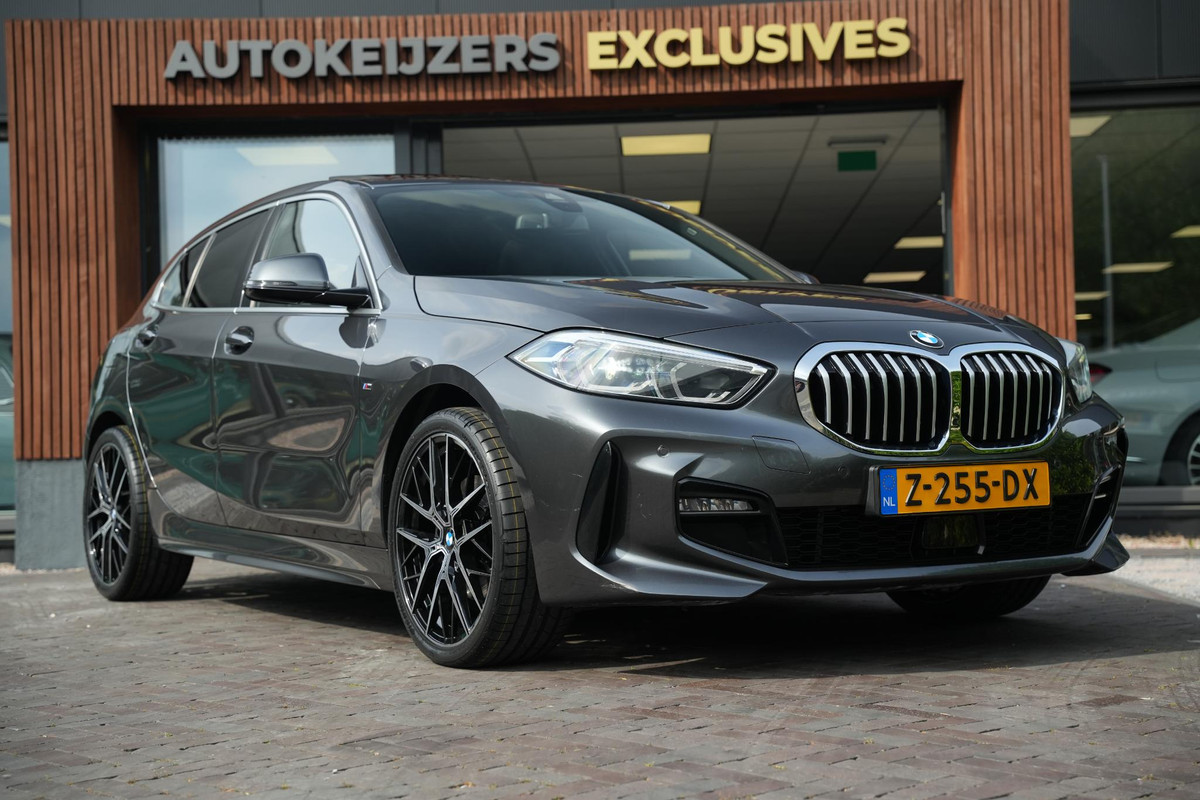 BMW 1-serie 118i High Executive M Pakket Panoramadak Cruise Stoelverw. LED 19''LM