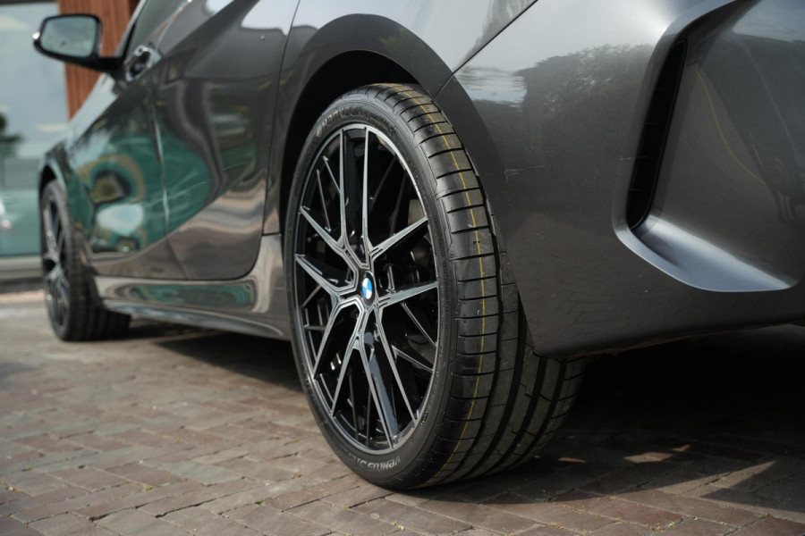 BMW 1-serie 118i High Executive M Pakket Panoramadak Cruise Stoelverw. LED 19''LM