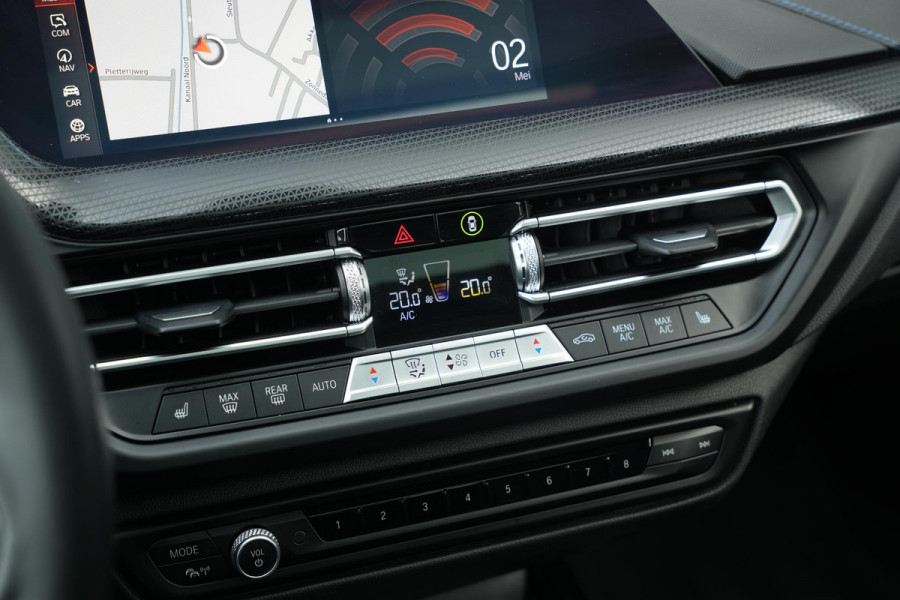 BMW 1-serie 118i High Executive M Pakket Panoramadak Cruise Stoelverw. LED 19''LM
