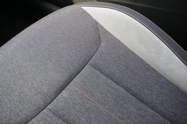 Škoda SCALA 1.0 TSI Business Edition + TREKHAAK / STOELVERWARMING / CAMERA