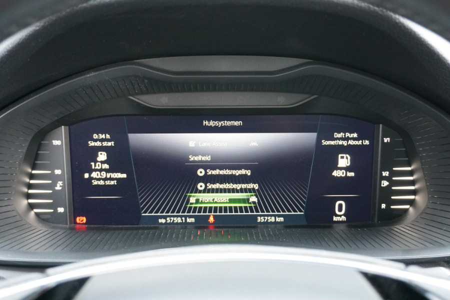 Škoda SCALA 1.0 TSI Business Edition + TREKHAAK / STOELVERWARMING / CAMERA
