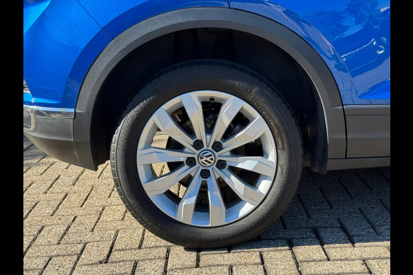 Volkswagen T-Roc 1.0 TSI Style * Navigatie * Led * Stoelverwarming * Adaptieve Cruise Control *
