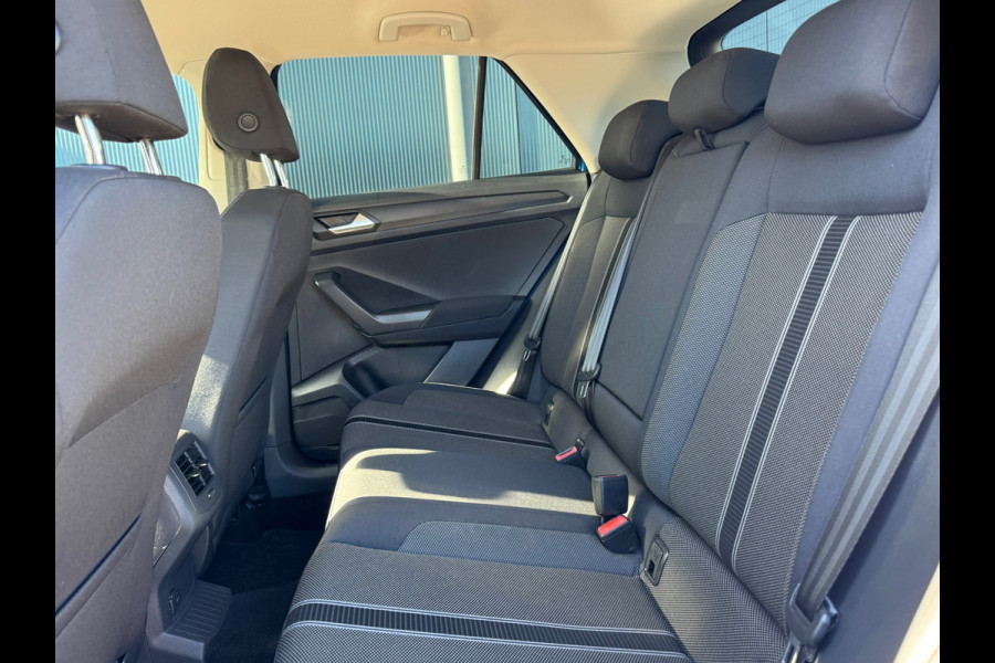 Volkswagen T-Roc 1.0 TSI Style * Navigatie * Led * Stoelverwarming * Adaptieve Cruise Control *