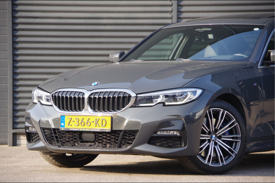 BMW 3-serie 330e M-SPORT SCHUIFDAK, INDIVIDUAL LEDER, LASER, HUD, HARMAN/KARDON, ADAPT. CRUISE, SPORTSTOELEN, DRAVIT GRAU