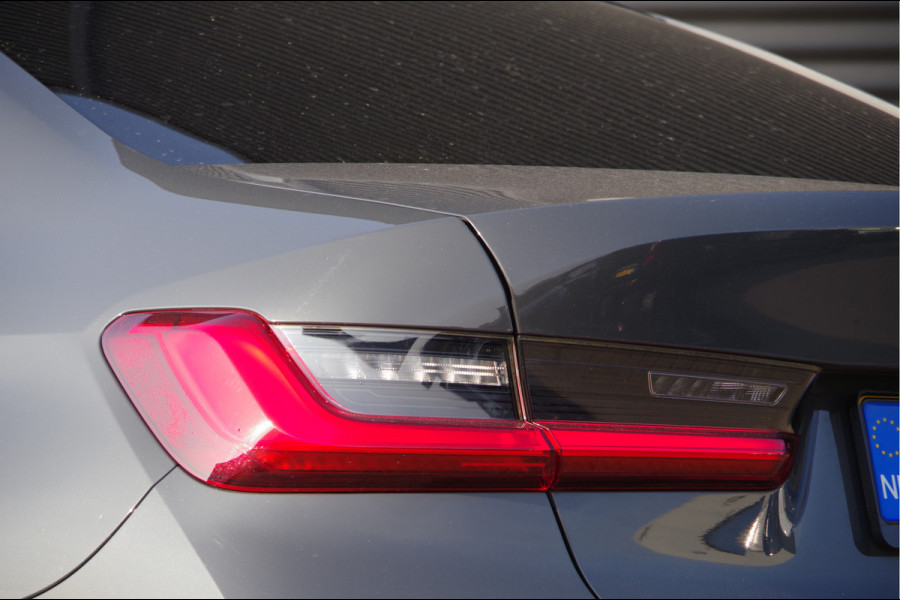 BMW 3-serie 330e M-SPORT SCHUIFDAK, INDIVIDUAL LEDER, LASER, HUD, HARMAN/KARDON, ADAPT. CRUISE, SPORTSTOELEN, DRAVIT GRAU