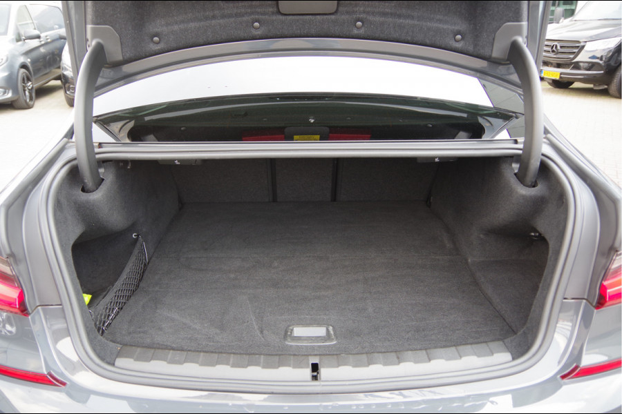 BMW 3-serie 330e M-SPORT SCHUIFDAK, INDIVIDUAL LEDER, LASER, HUD, HARMAN/KARDON, ADAPT. CRUISE, SPORTSTOELEN, DRAVIT GRAU