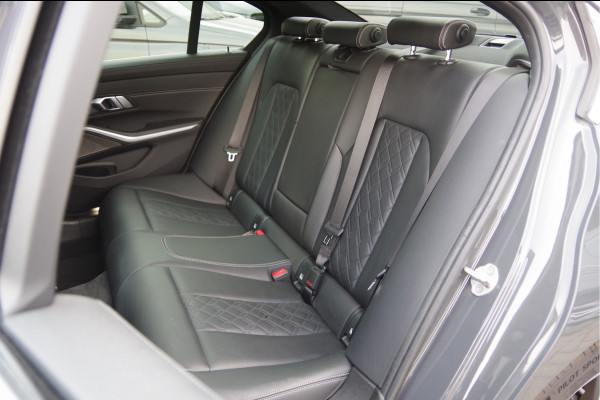 BMW 3-serie 330e M-SPORT SCHUIFDAK, INDIVIDUAL LEDER, LASER, HUD, HARMAN/KARDON, ADAPT. CRUISE, SPORTSTOELEN, DRAVIT GRAU