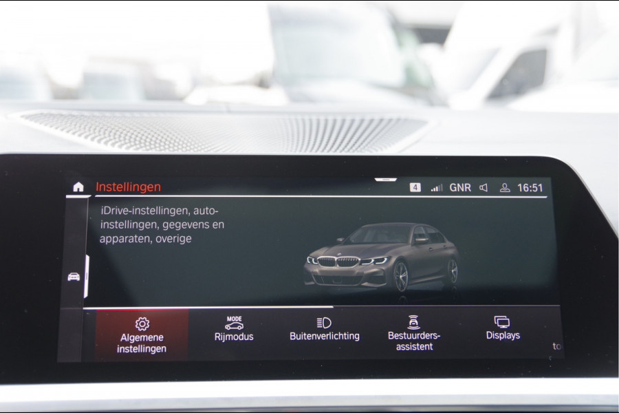 BMW 3-serie 330e M-SPORT SCHUIFDAK, INDIVIDUAL LEDER, LASER, HUD, HARMAN/KARDON, ADAPT. CRUISE, SPORTSTOELEN, DRAVIT GRAU