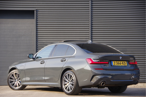 BMW 3-serie 330e M-SPORT SCHUIFDAK, INDIVIDUAL LEDER, LASER, HUD, HARMAN/KARDON, ADAPT. CRUISE, SPORTSTOELEN, DRAVIT GRAU