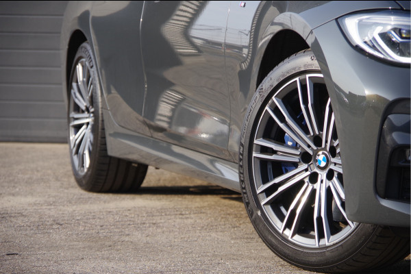 BMW 3-serie 330e M-SPORT SCHUIFDAK, INDIVIDUAL LEDER, LASER, HUD, HARMAN/KARDON, ADAPT. CRUISE, SPORTSTOELEN, DRAVIT GRAU