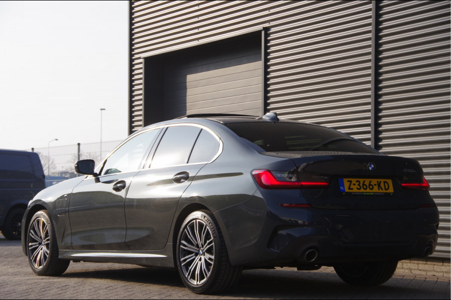 BMW 3-serie 330e M-SPORT SCHUIFDAK, INDIVIDUAL LEDER, LASER, HUD, HARMAN/KARDON, ADAPT. CRUISE, SPORTSTOELEN, DRAVIT GRAU