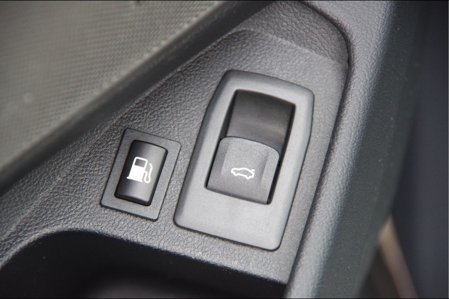 BMW 3-serie 330e M-SPORT SCHUIFDAK, INDIVIDUAL LEDER, LASER, HUD, HARMAN/KARDON, ADAPT. CRUISE, SPORTSTOELEN, DRAVIT GRAU