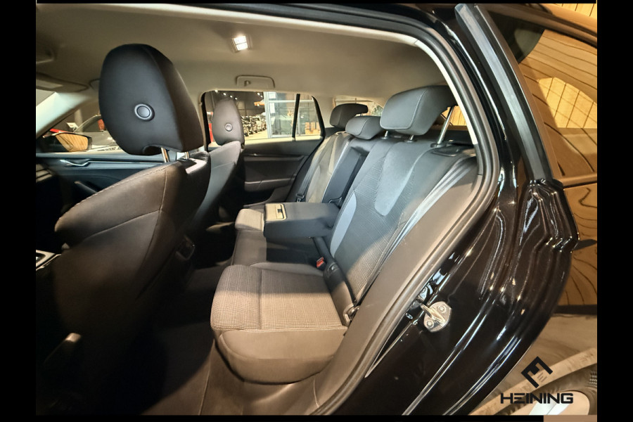 Škoda Octavia Combi 1.0 TSI Business Edition. Navi. Apple-carplay.Trekhaak. Dealer onderhouden met NAP