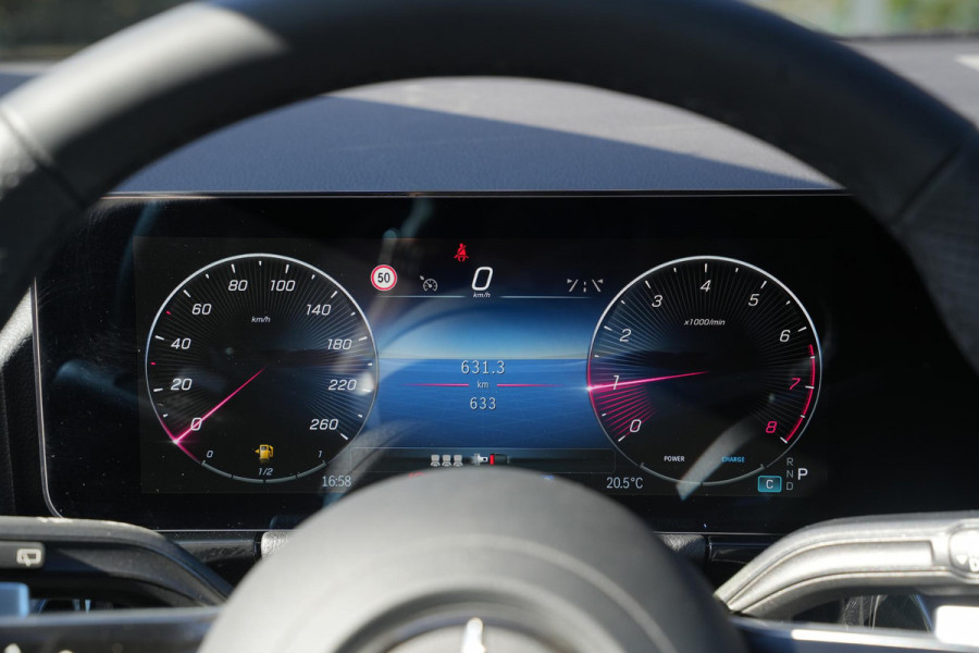 Mercedes-Benz GLA 200 AMG Line Panoramadak Adapt. Cruise AMG Pakket Ambient Wide Screen