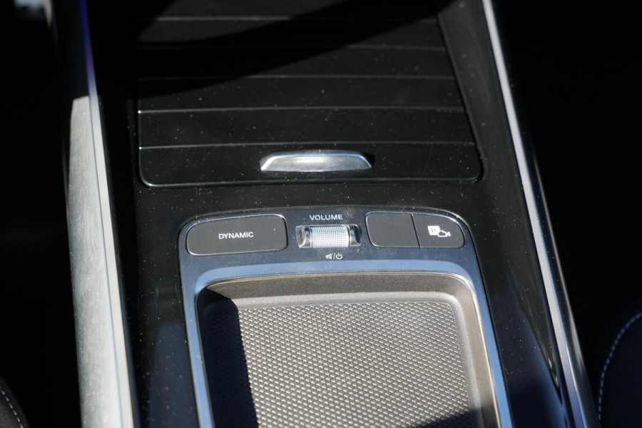 Mercedes-Benz GLA 200 AMG Line Panoramadak Adapt. Cruise AMG Pakket Ambient Wide Screen