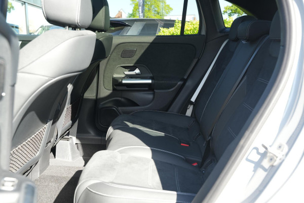 Mercedes-Benz GLA 200 AMG Line Panoramadak Adapt. Cruise AMG Pakket Ambient Wide Screen