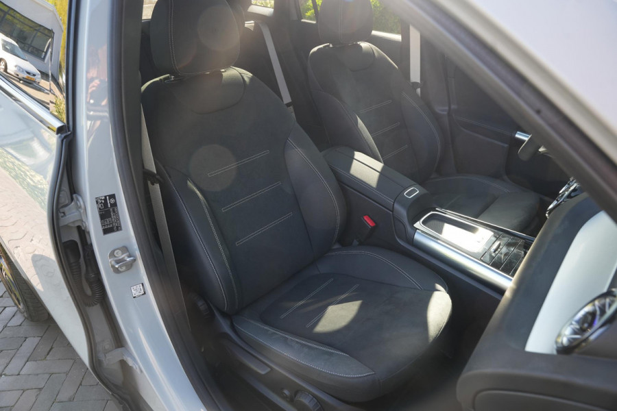 Mercedes-Benz GLA 200 AMG Line Panoramadak Adapt. Cruise AMG Pakket Ambient Wide Screen