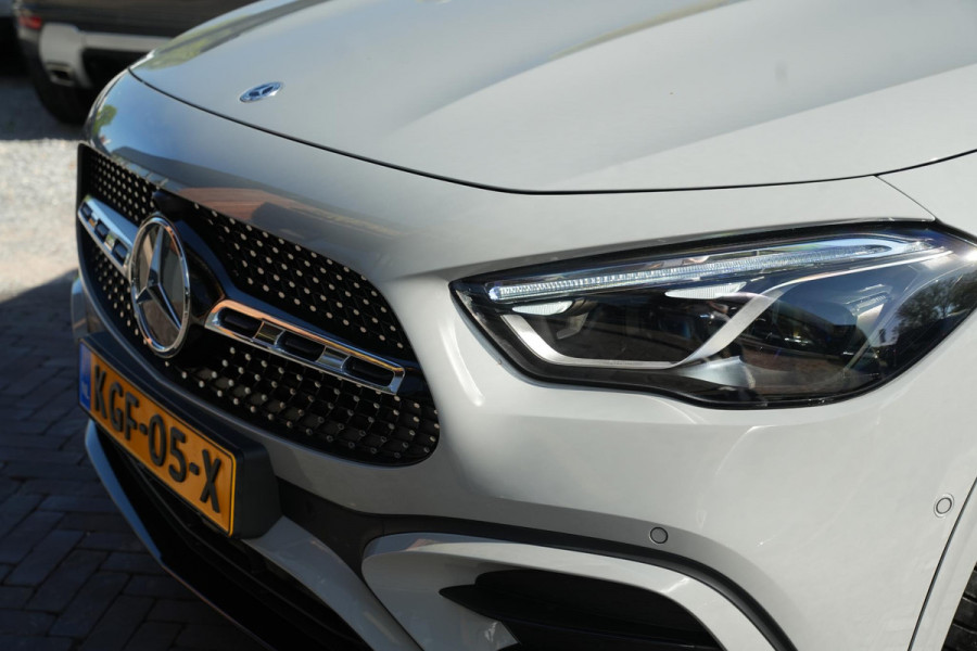 Mercedes-Benz GLA 200 AMG Line Panoramadak Adapt. Cruise AMG Pakket Ambient Wide Screen
