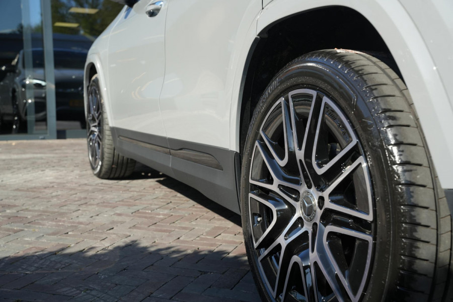 Mercedes-Benz GLA 200 AMG Line Panoramadak Adapt. Cruise AMG Pakket Ambient Wide Screen