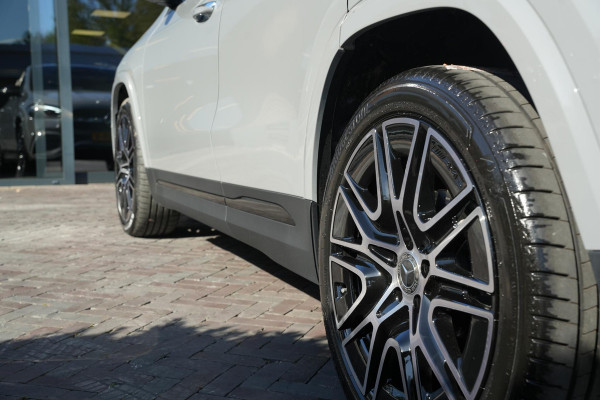 Mercedes-Benz GLA 200 AMG Line Panoramadak Adapt. Cruise AMG Pakket Ambient Wide Screen