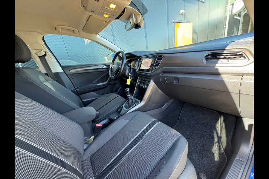 Volkswagen T-Roc 1.0 TSI Style * Navigatie * Led * Stoelverwarming * Adaptieve Cruise Control *