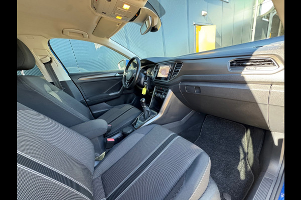 Volkswagen T-Roc 1.0 TSI Style * Navigatie * Led * Stoelverwarming * Adaptieve Cruise Control *