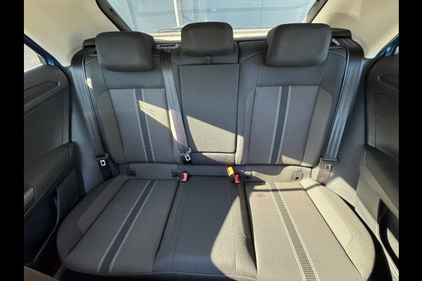 Volkswagen T-Roc 1.0 TSI Style * Navigatie * Led * Stoelverwarming * Adaptieve Cruise Control *