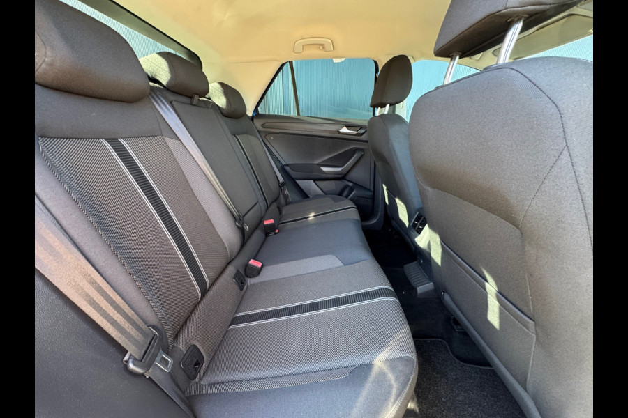 Volkswagen T-Roc 1.0 TSI Style * Navigatie * Led * Stoelverwarming * Adaptieve Cruise Control *