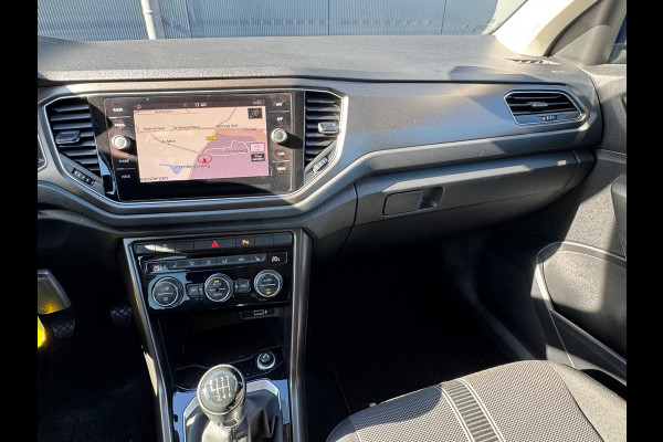Volkswagen T-Roc 1.0 TSI Style * Navigatie * Led * Stoelverwarming * Adaptieve Cruise Control *