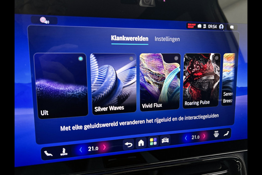 Mercedes-Benz Glb 250+ Business Solution AMG 85.5 kWh | Premium Plus pakket | Nightpakket | Smartphone integratie | Vast panoramadak | Burmester® 3D surround sound | GUARD 360° | Sfeerverlichting |