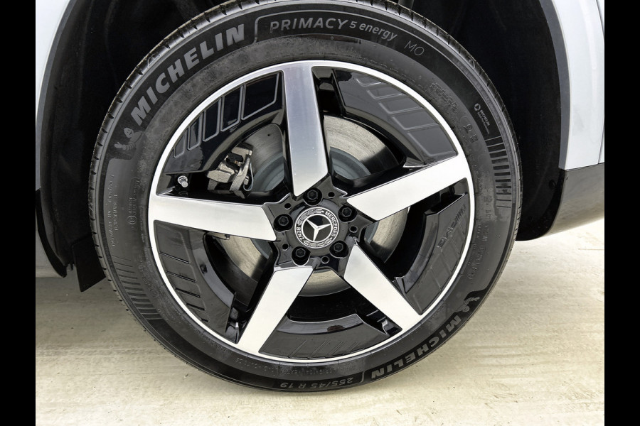 Mercedes-Benz Glb 250+ Business Solution AMG 85.5 kWh | Premium Plus pakket | Nightpakket | Smartphone integratie | Vast panoramadak | Burmester® 3D surround sound | GUARD 360° | Sfeerverlichting |