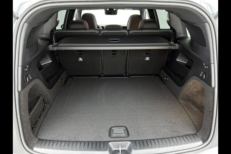 Mercedes-Benz Glb 250+ Business Solution AMG 85.5 kWh | Premium Plus pakket | Nightpakket | Smartphone integratie | Vast panoramadak | Burmester® 3D surround sound | GUARD 360° | Sfeerverlichting |