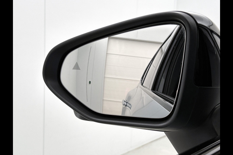 Mercedes-Benz Glb 250+ Business Solution AMG 85.5 kWh | Premium Plus pakket | Nightpakket | Smartphone integratie | Vast panoramadak | Burmester® 3D surround sound | GUARD 360° | Sfeerverlichting |