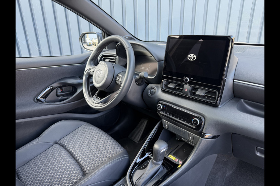 Toyota Yaris 1.5 Hybrid 130 Executive / Bi tone | Pano dak | JBL | Head-up | Rijklaar!!