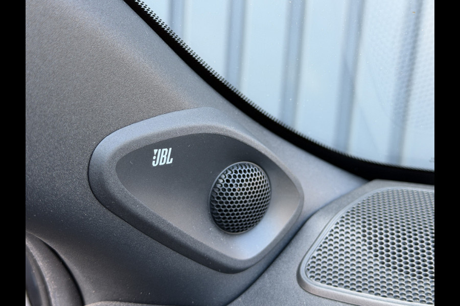 Toyota Yaris 1.5 Hybrid 130 Executive / Bi tone | Pano dak | JBL | Head-up | Rijklaar!!