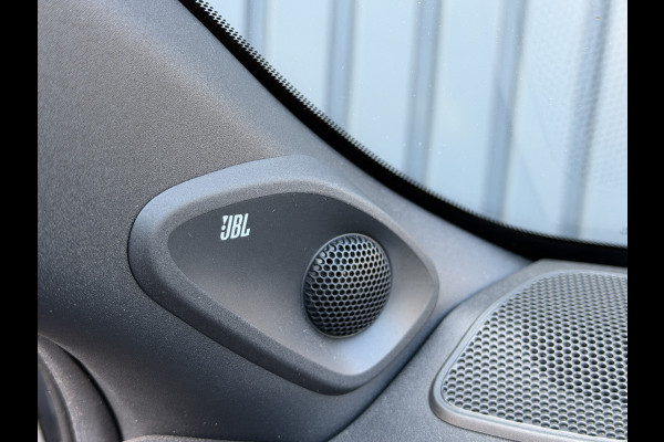 Toyota Yaris 1.5 Hybrid 130 Executive / Bi tone | Pano dak | JBL | Head-up | Rijklaar!!