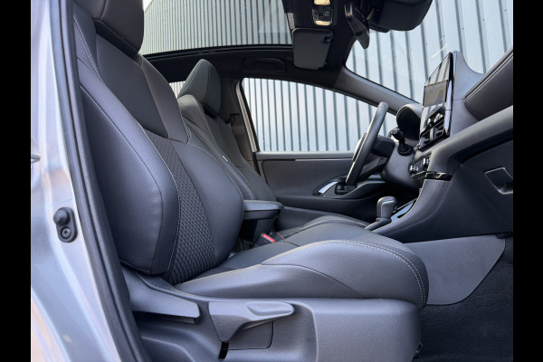 Toyota Yaris 1.5 Hybrid 130 Executive / Bi tone | Pano dak | JBL | Head-up | Rijklaar!!
