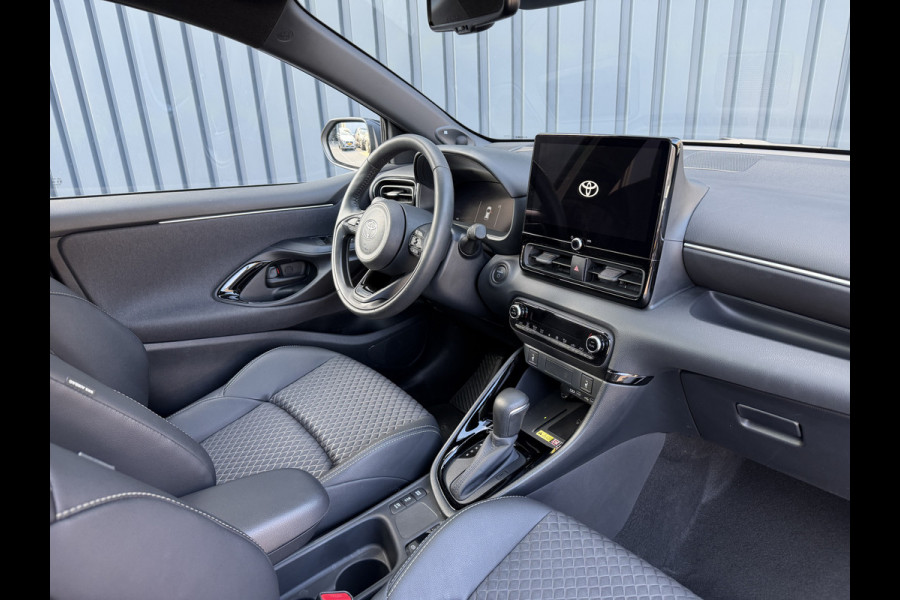 Toyota Yaris 1.5 Hybrid 130 Executive / Bi tone | Pano dak | JBL | Head-up | Rijklaar!!