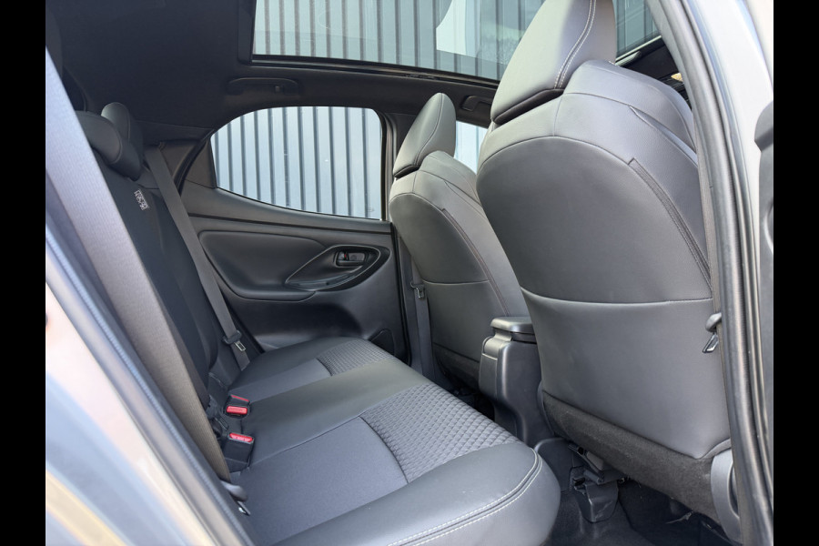Toyota Yaris 1.5 Hybrid 130 Executive / Bi tone | Pano dak | JBL | Head-up | Rijklaar!!