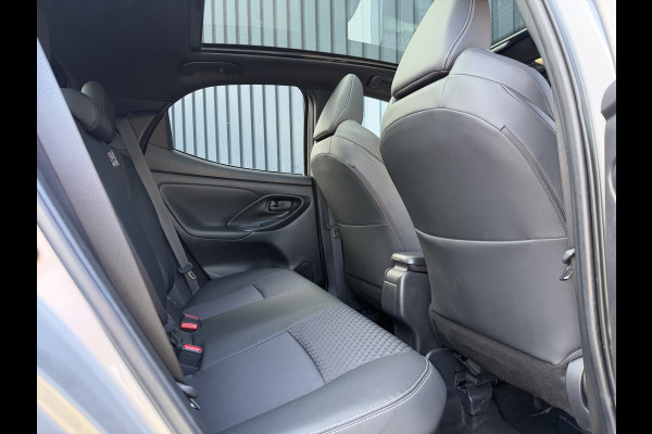 Toyota Yaris 1.5 Hybrid 130 Executive / Bi tone | Pano dak | JBL | Head-up | Rijklaar!!