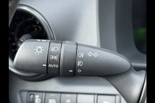 Toyota C-HR 2.0 Plug-in Hybrid 220 Dynamic | Zeer ZUINIG | Stoelverwarming | PDC V+A | RIJKLAAR!!