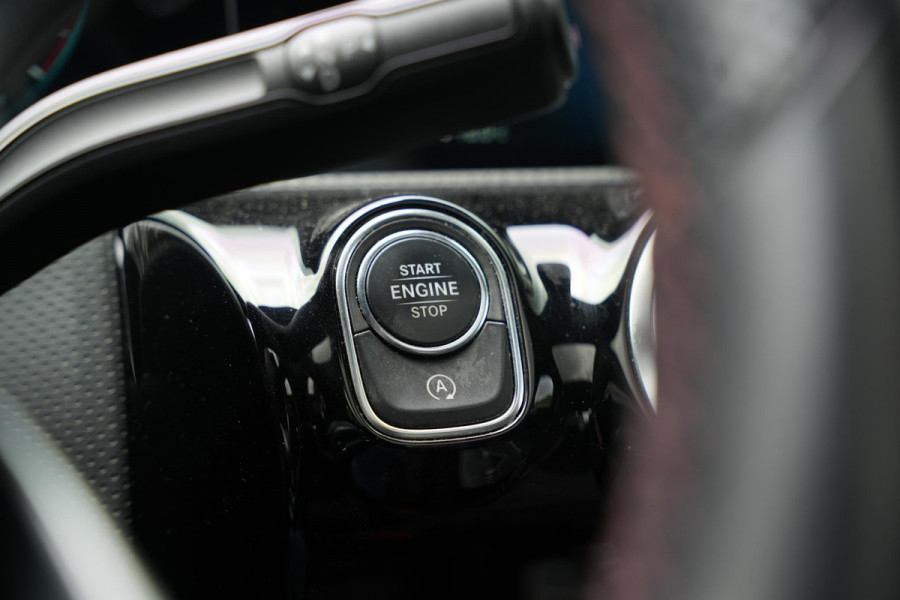 Mercedes-Benz A-Klasse 200 Business Solution AMG Panoramadak AMG Pakket WideScreen