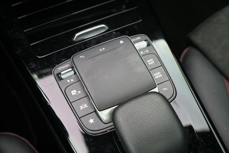 Mercedes-Benz A-Klasse 200 Business Solution AMG Panoramadak AMG Pakket WideScreen
