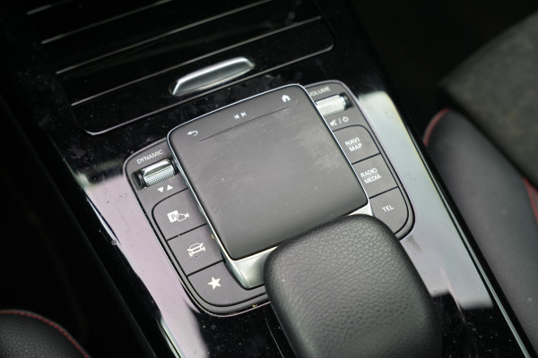 Mercedes-Benz A-Klasse 200 Business Solution AMG Panoramadak AMG Pakket WideScreen