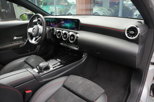 Mercedes-Benz A-Klasse 200 Business Solution AMG Panoramadak AMG Pakket WideScreen